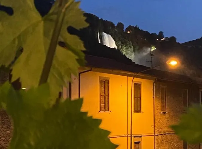 ゲストハウス Marmore Charming House 4*